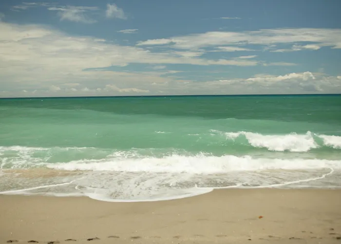 Jupiter Beach Resort & Spa